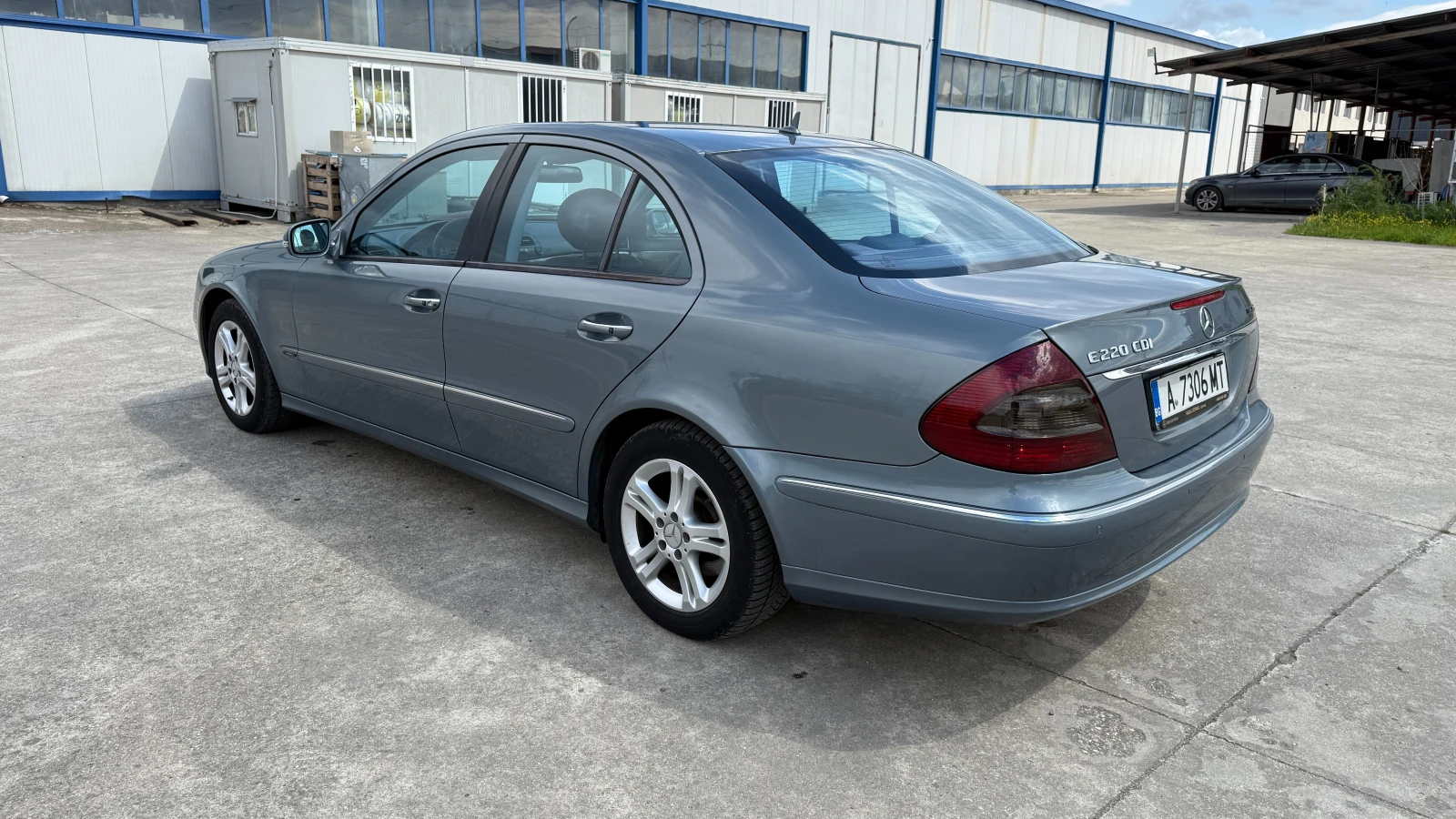 Mercedes-Benz E 220, снимка 7 - Автомобили и джипове - 54235862