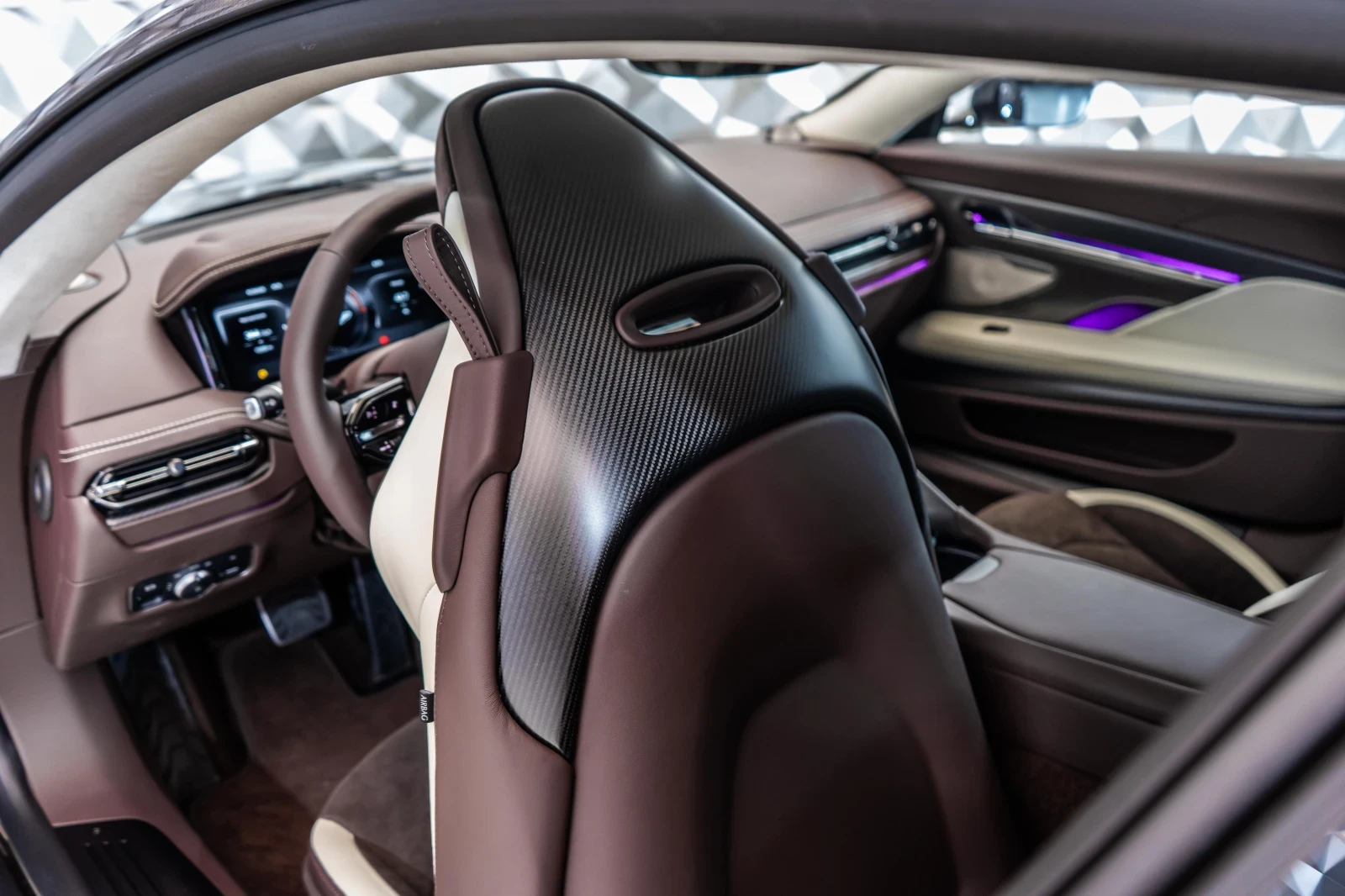 Aston Martin DB12 | Mobile.bg � ����������� 10