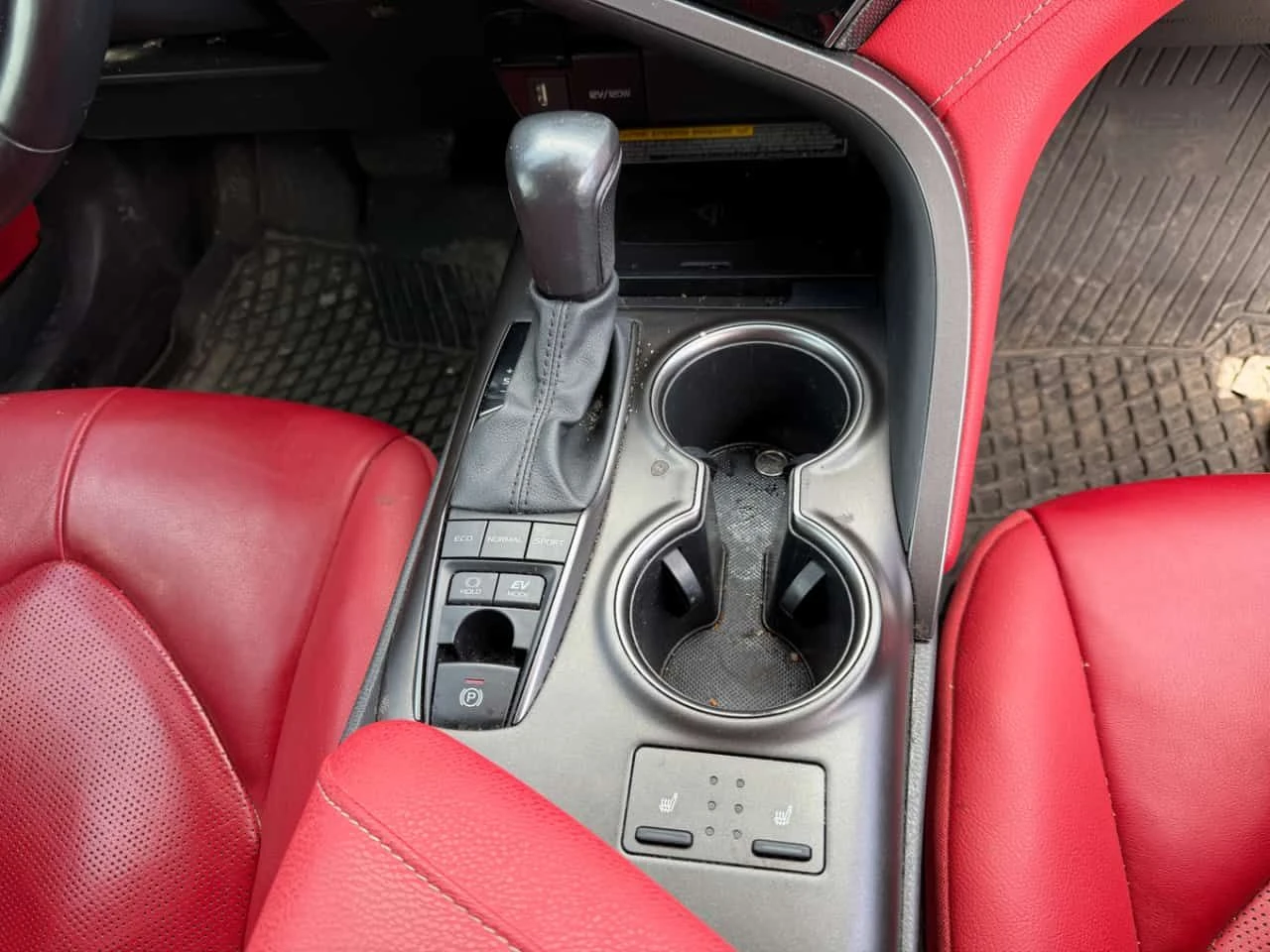 Toyota Camry * Hybrid XSE * АВТОКРЕДИТ БЕЗ ПЪРВОНАЧАЛНА ВНОСКА, снимка 13 - Автомобили и джипове - 54605270