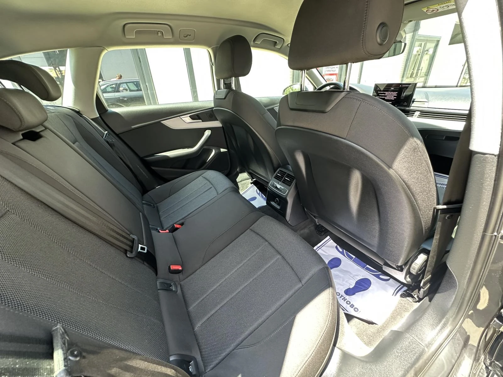 Audi A4  2.0 TDI 45 000КМ, снимка 12 - Автомобили и джипове - 54625435