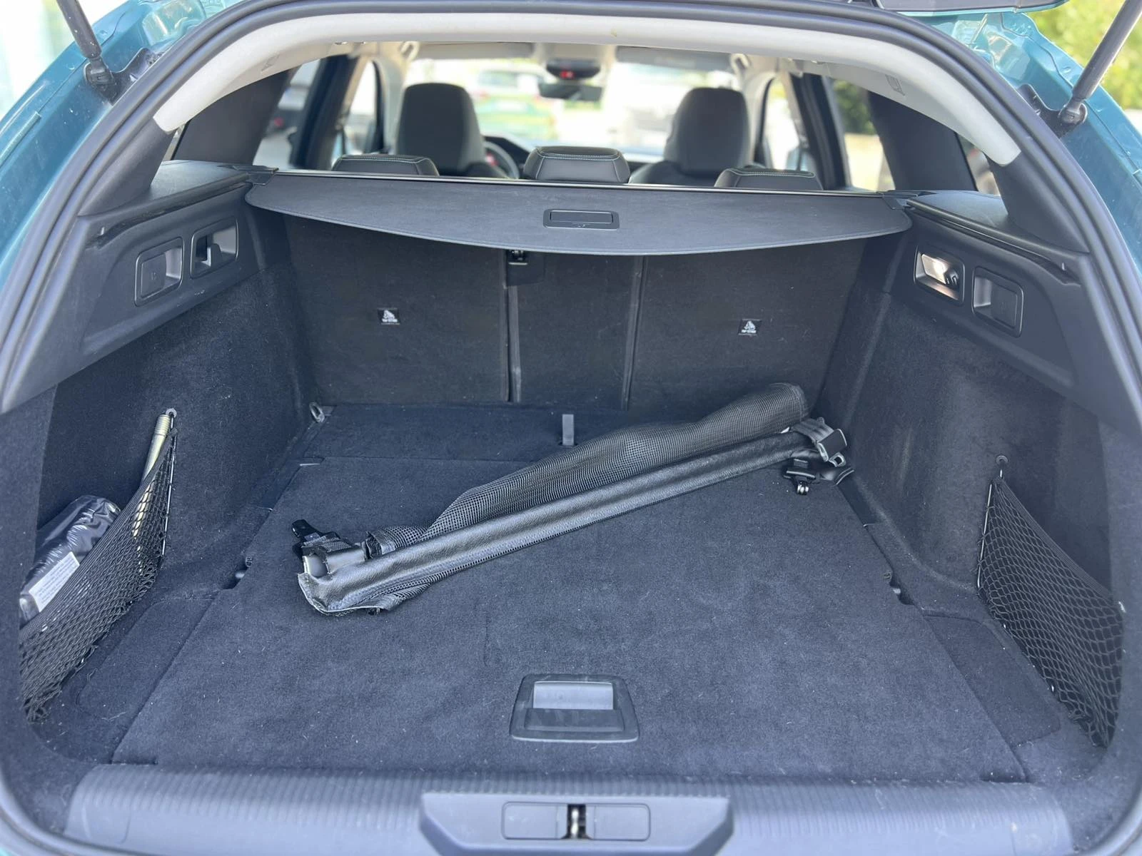 Peugeot 308 SW ALLURE / 1.5 BlueHDi / 130 к.с. / EAT8 / AGR, снимка 17 - Автомобили и джипове - 55412188