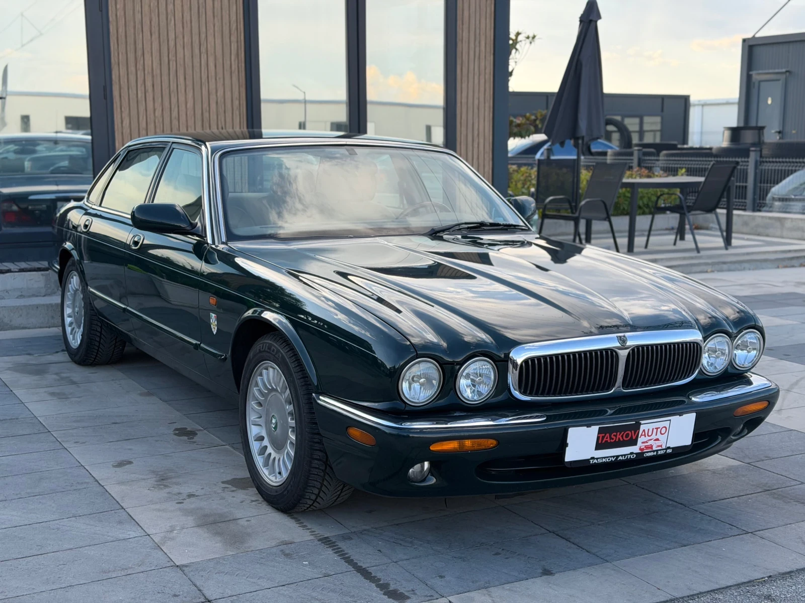 Jaguar Xj 8 Executive V8, снимка 3 - Автомобили и джипове - 55977776