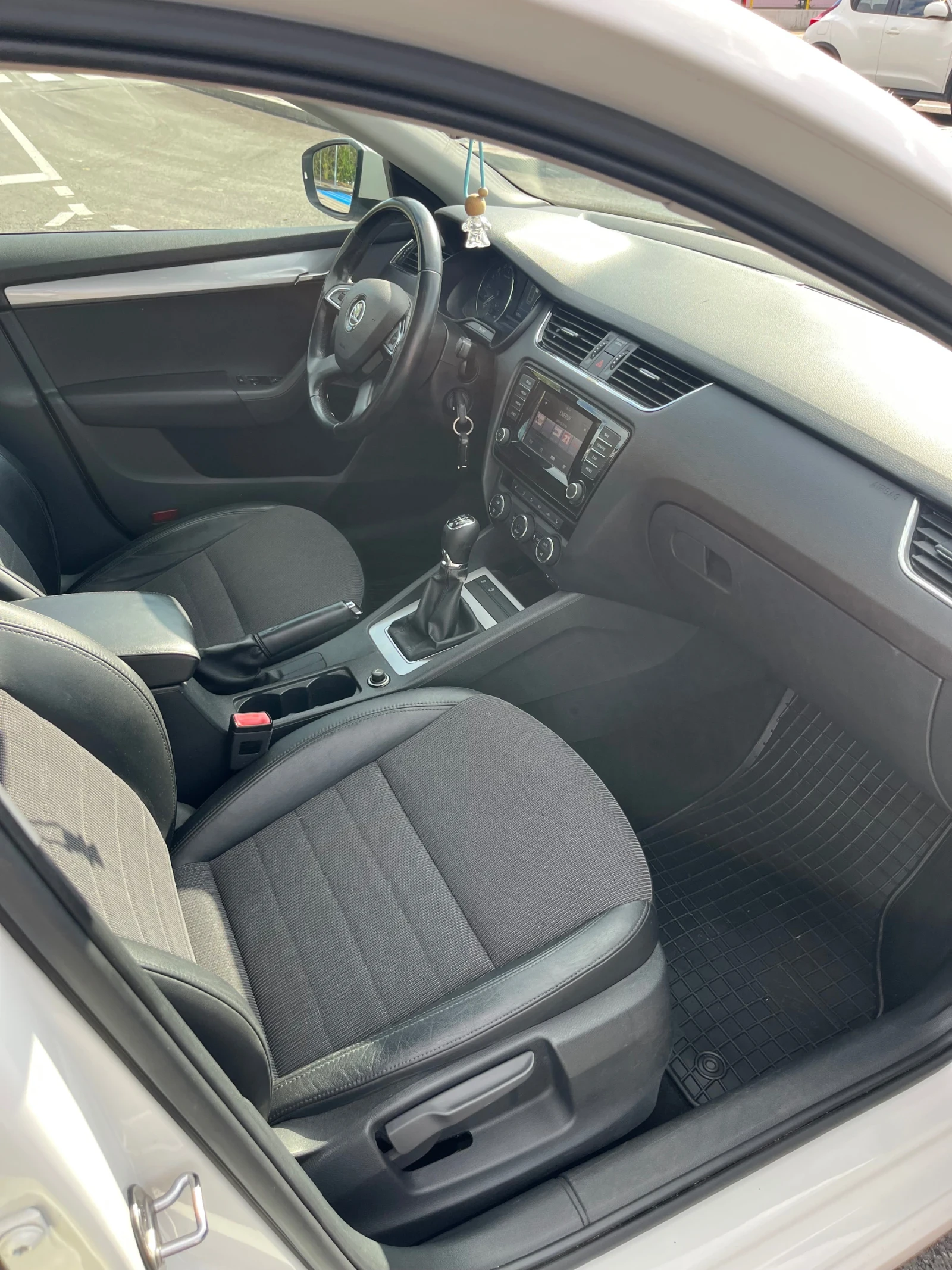 Skoda Octavia 2.0 TDI 150 кс, снимка 10 - Автомобили и джипове - 56073179