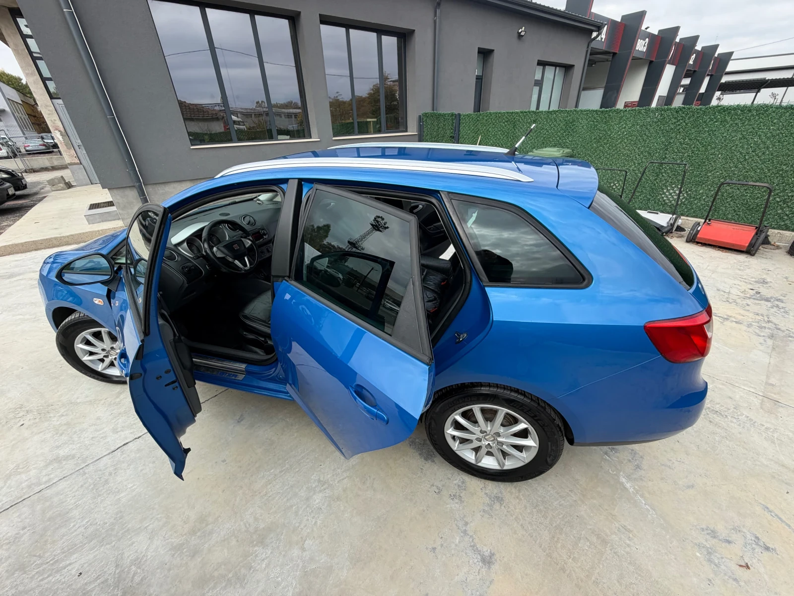 Seat Ibiza, снимка 13 - Автомобили и джипове - 56659635