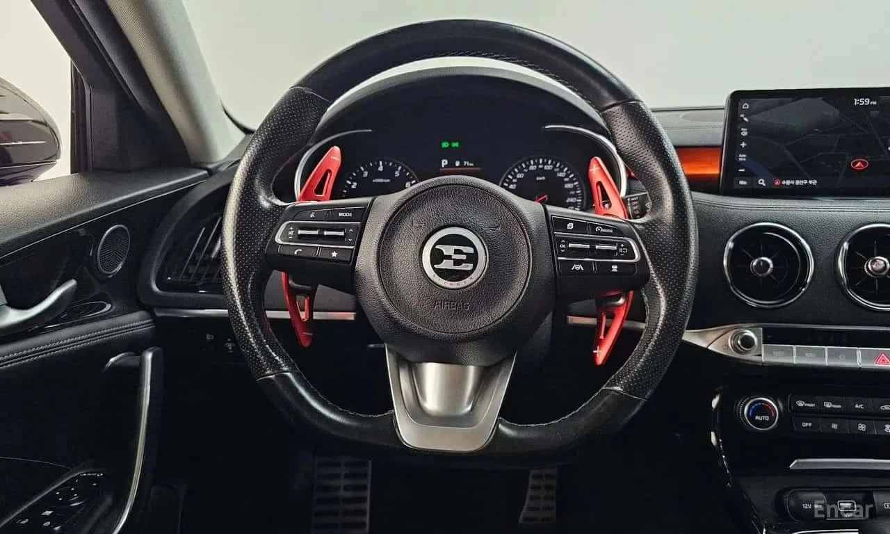 Kia Stinger, снимка 14 - Автомобили и джипове - 56685640