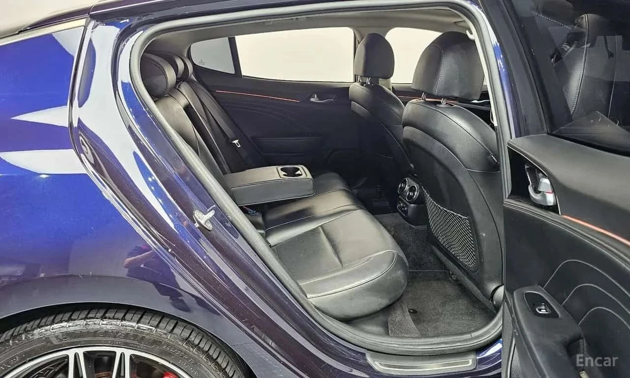 Kia Stinger, снимка 11 - Автомобили и джипове - 56685640