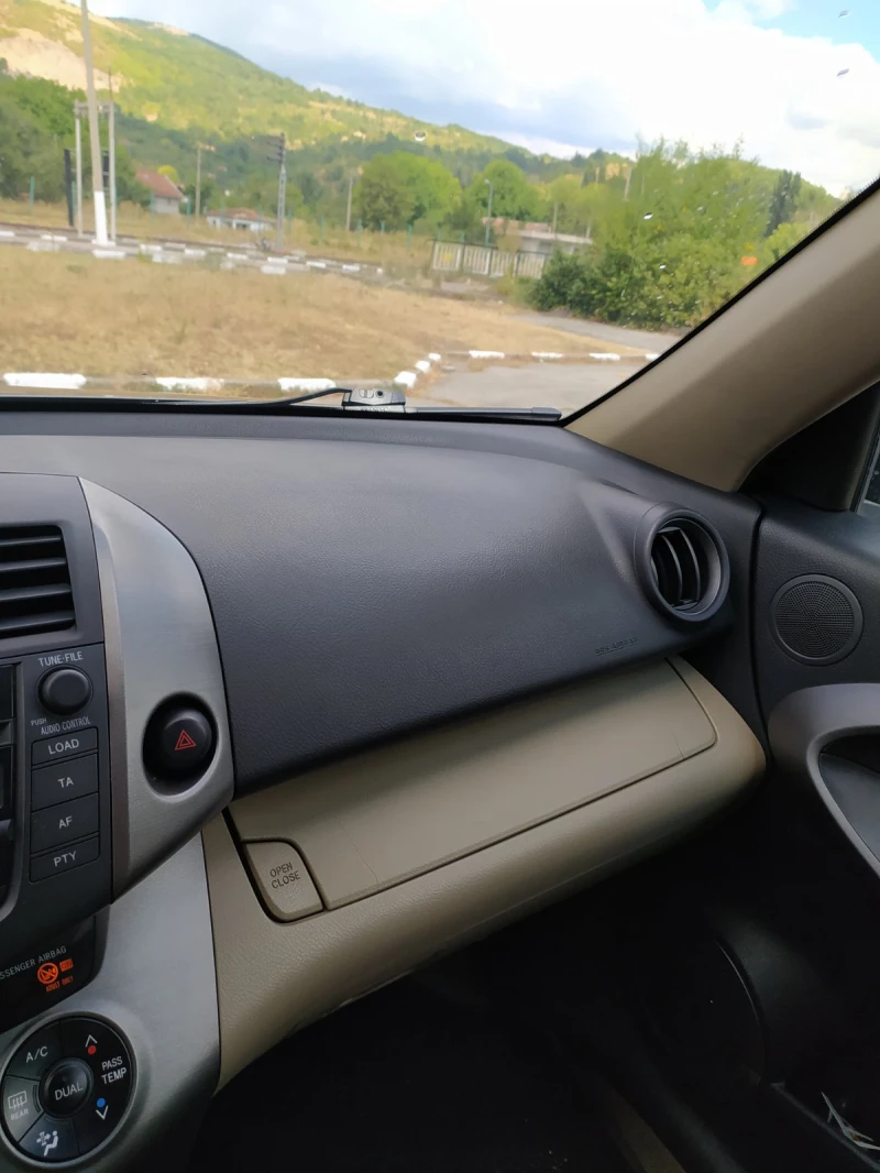 Toyota Rav4 D4D, снимка 9 - Автомобили и джипове - 52282895