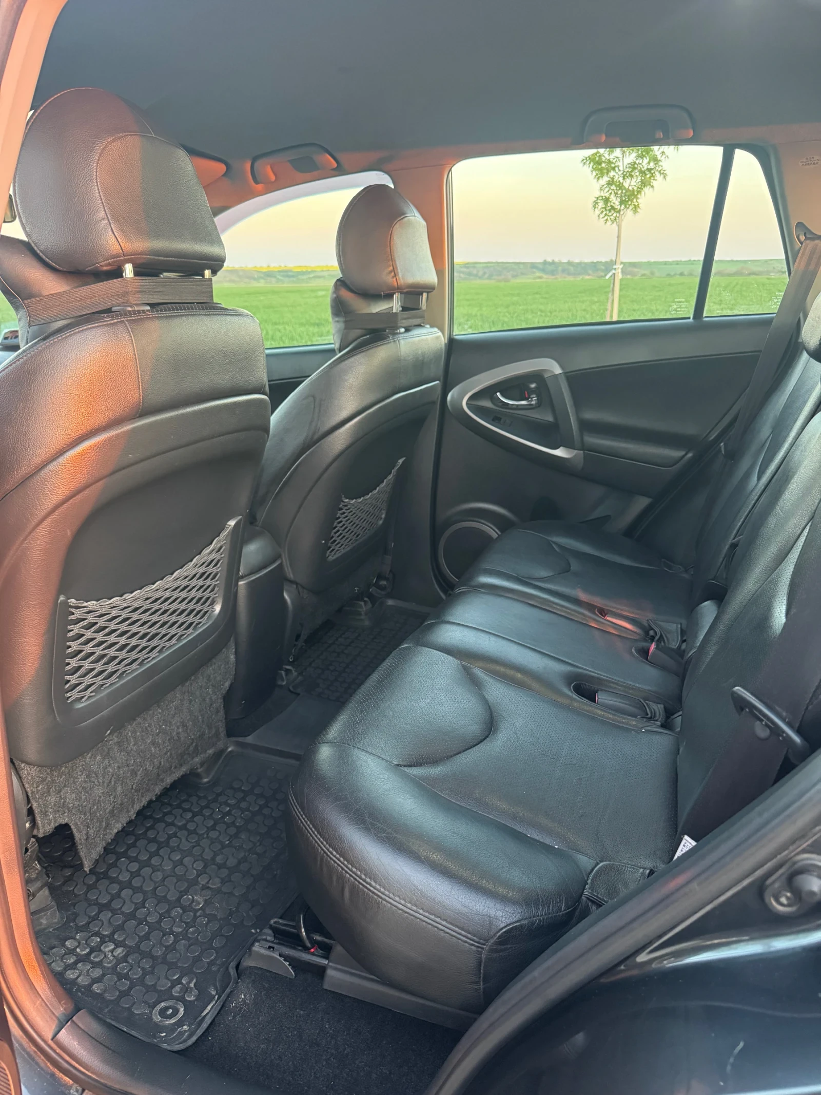 Toyota Rav4 Топ състояние!!! ГАЗ, снимка 8 - Автомобили и джипове - 54654985
