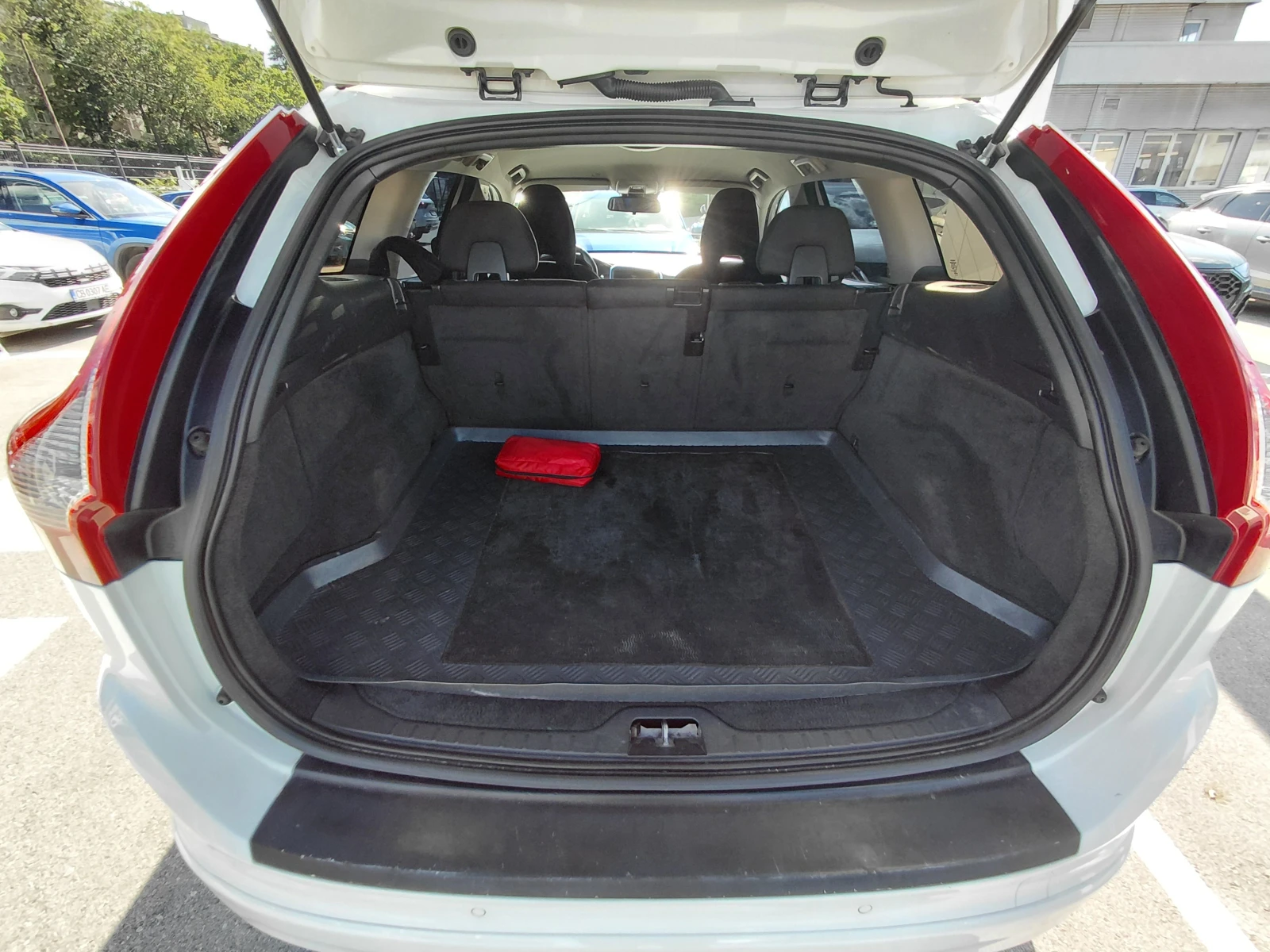 Volvo XC60 2.0D/136к.с, снимка 17 - Автомобили и джипове - 54942652