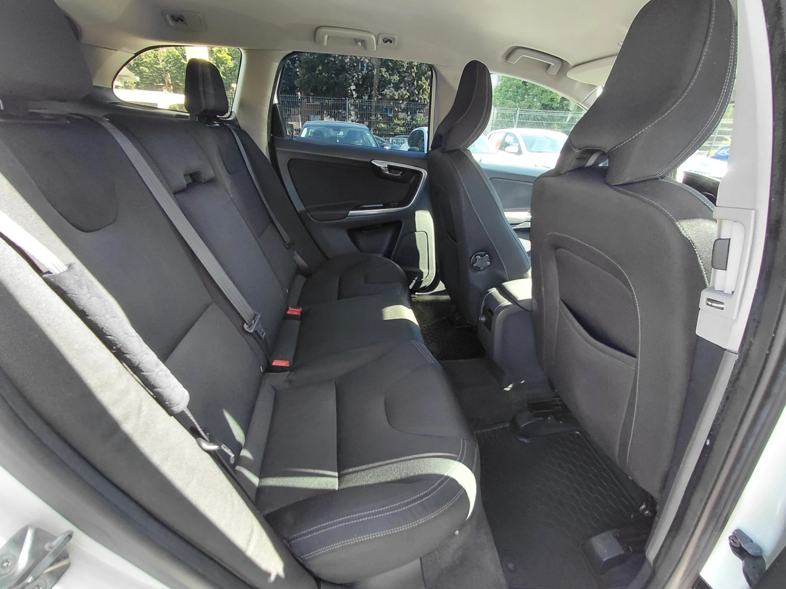 Volvo XC60 2.0D/136к.с, снимка 15 - Автомобили и джипове - 54942652