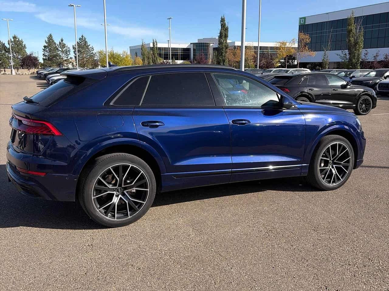 Audi Q8 * Progressiv * CARFAX * ЦЕНА ДО БГ, снимка 3 - Автомобили и джипове - 56394482