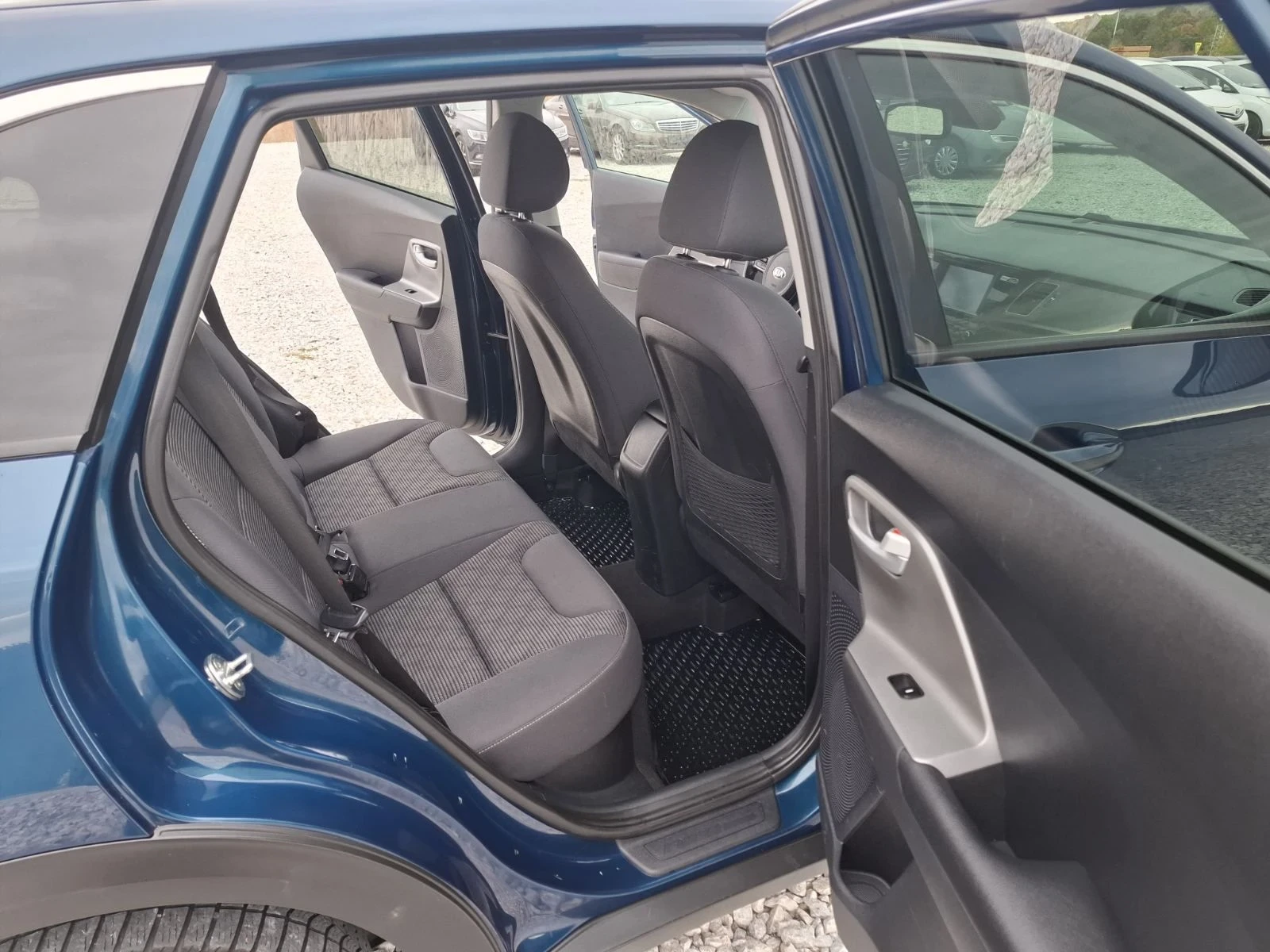 Kia Niro 1.6 Plug-in hibrid, снимка 11 - Автомобили и джипове - 56518202