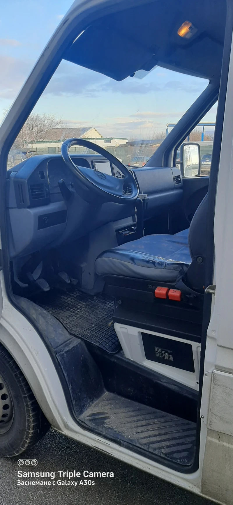 Mercedes-Benz Sprinter 208, снимка 8 - Бусове и автобуси - 48633758