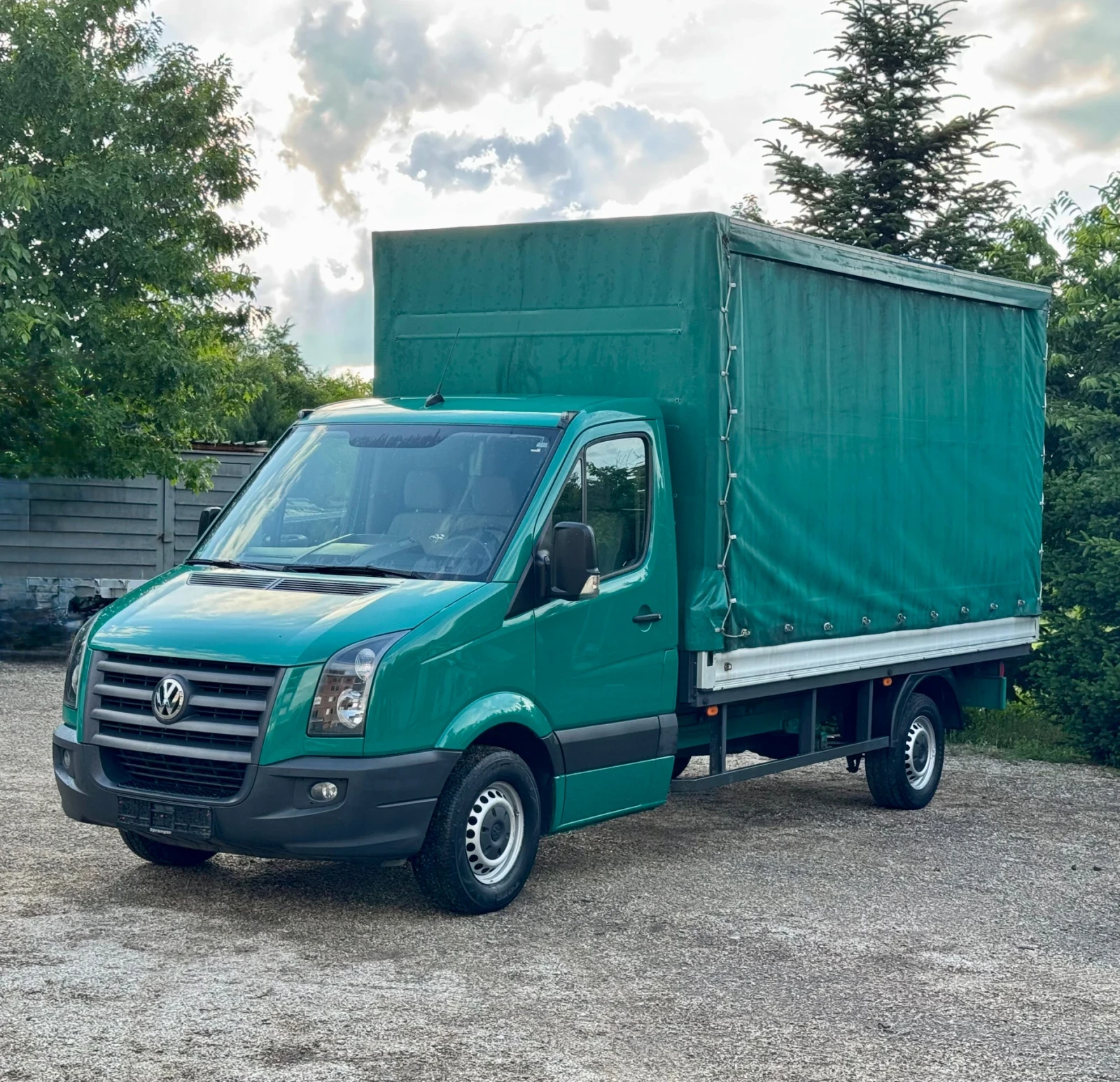 VW Crafter ЩОРА* КЛИМАТИК* НАВИГАЦИЯ* СЕРВИЗНИ ДОКУМЕНТИ, снимка 2 - Бусове и автобуси - 56230157