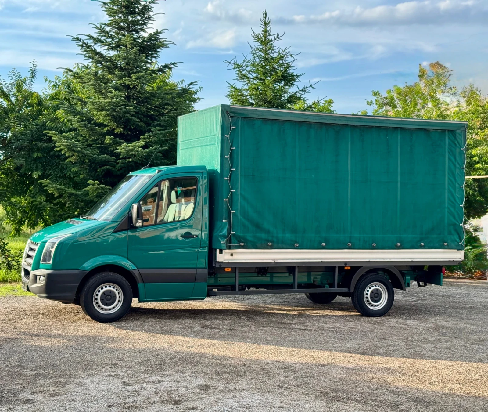 VW Crafter ЩОРА* КЛИМАТИК* НАВИГАЦИЯ* СЕРВИЗНИ ДОКУМЕНТИ, снимка 3 - Бусове и автобуси - 56230157