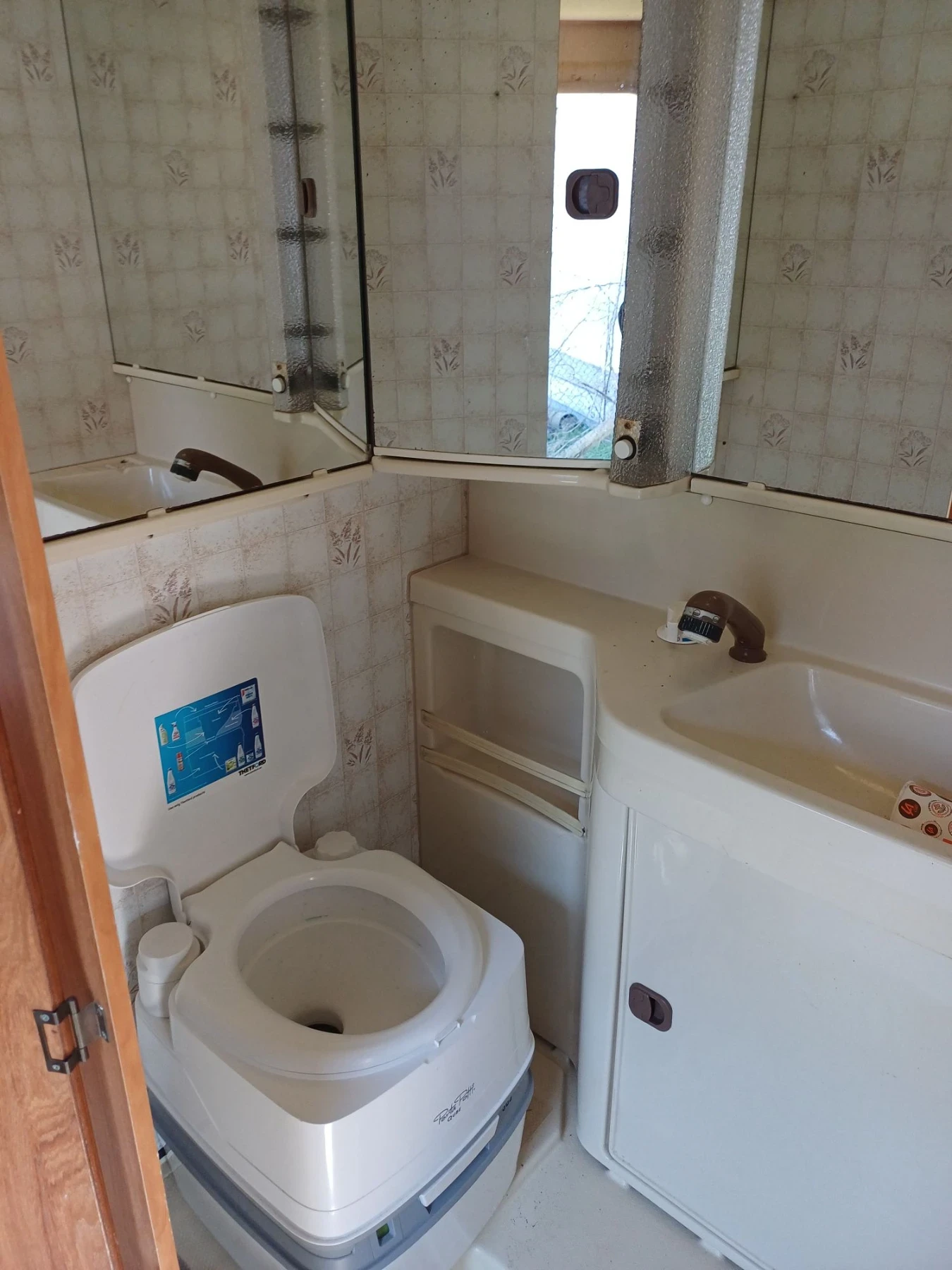Кемпер HYMER / ERIBA, снимка 9 - Каравани и кемпери - 55842908