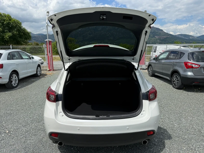 Mazda 3 (KATO НОВА), снимка 13 - Автомобили и джипове - 49533625