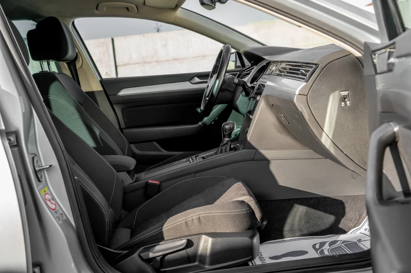 VW Passat 1 6TDI AVTOMAT 120KS, снимка 13 - Автомобили и джипове - 49717251