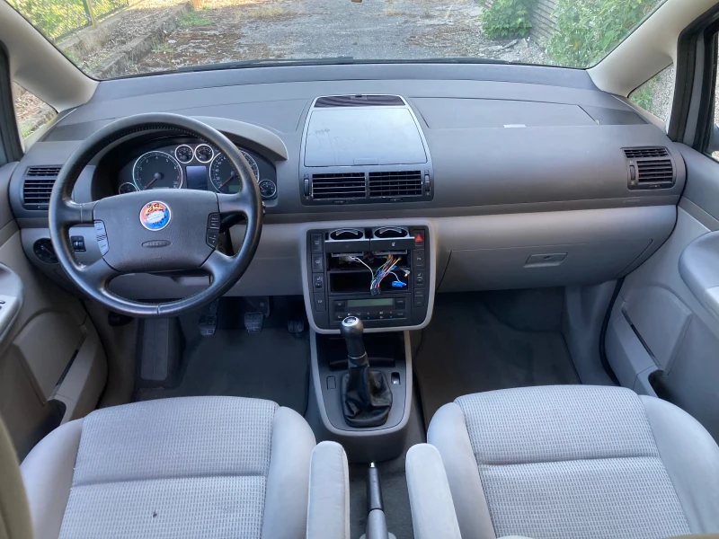VW Sharan 2.8I Swiss, снимка 9 - Автомобили и джипове - 51892313