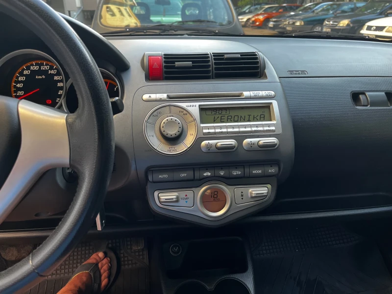 Honda Jazz, снимка 8 - Автомобили и джипове - 52349900