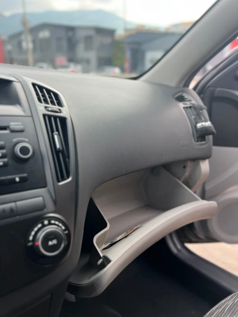 Kia Ceed ТП до 09.2026, снимка 11 - Автомобили и джипове - 52562402