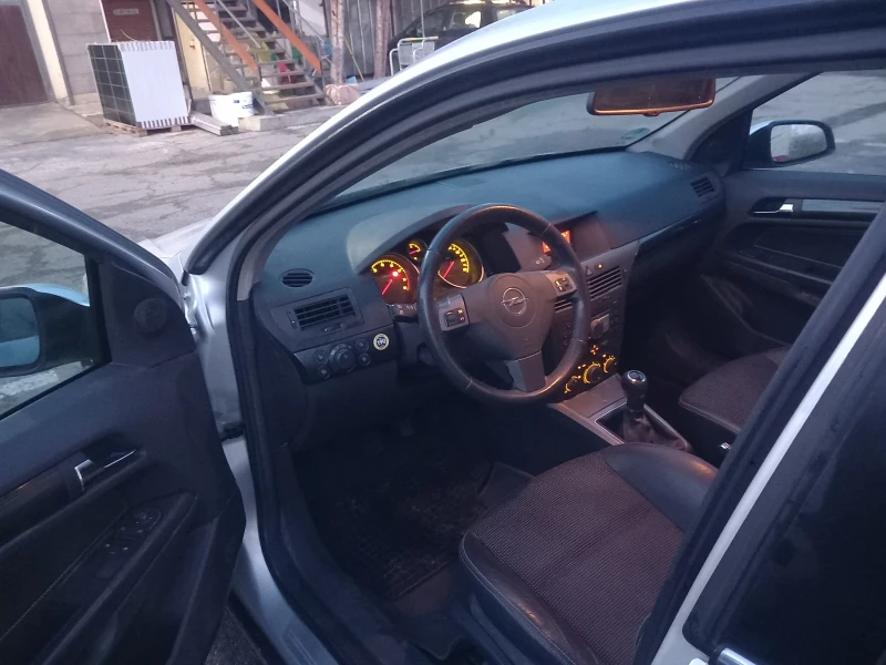 Opel Astra 1, 8 clima, снимка 14 - Автомобили и джипове - 53366771