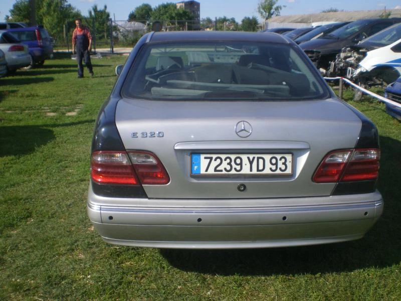 Mercedes-Benz E 320 320CDI, снимка 3 - Автомобили и джипове - 35336047