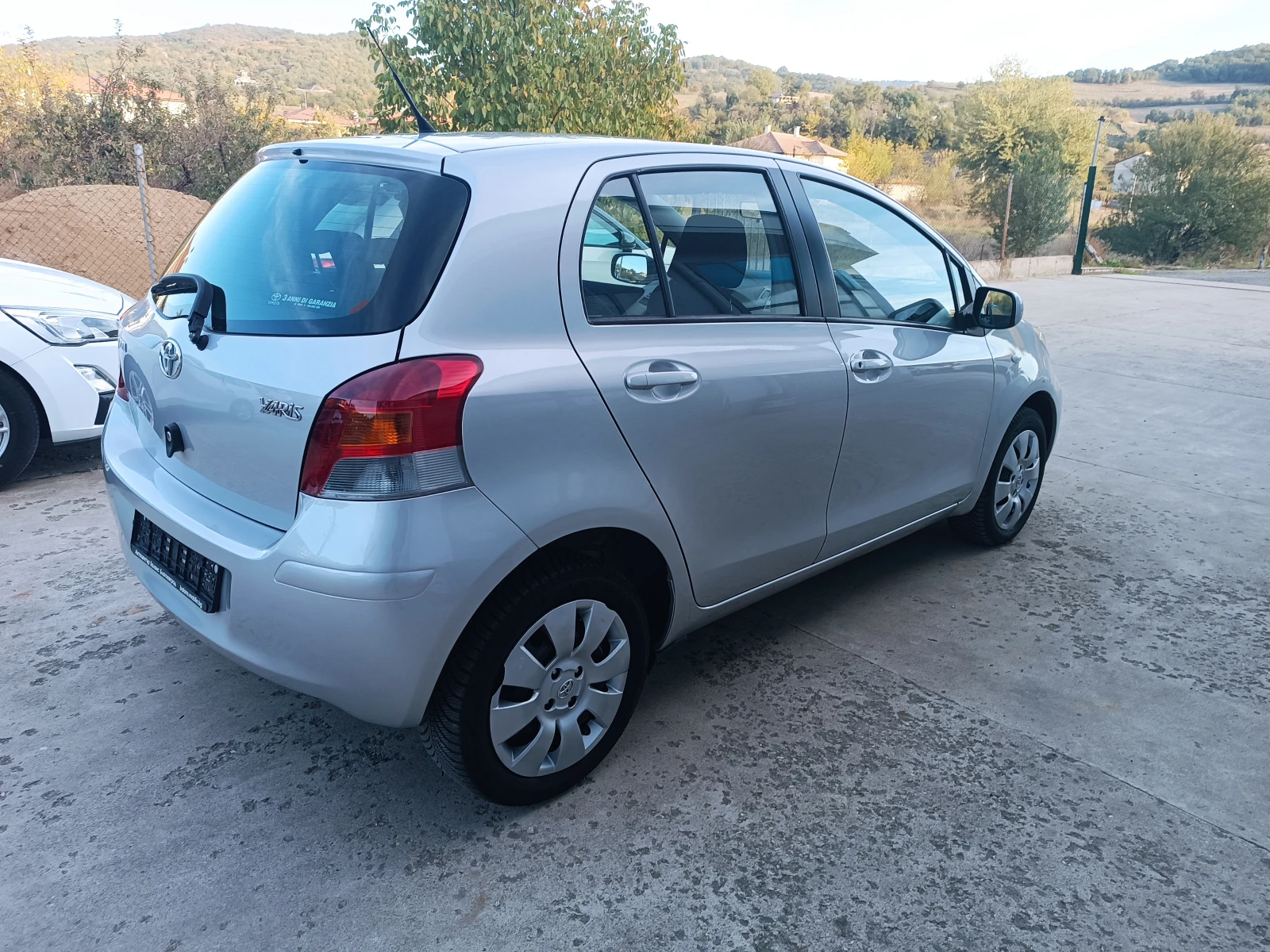 Toyota Yaris 1.0i 140000km KATO HOBA - изображение 8