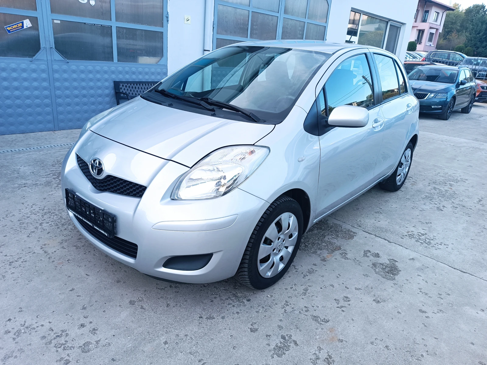 Toyota Yaris 1.0i 140000km KATO HOBA - изображение 4