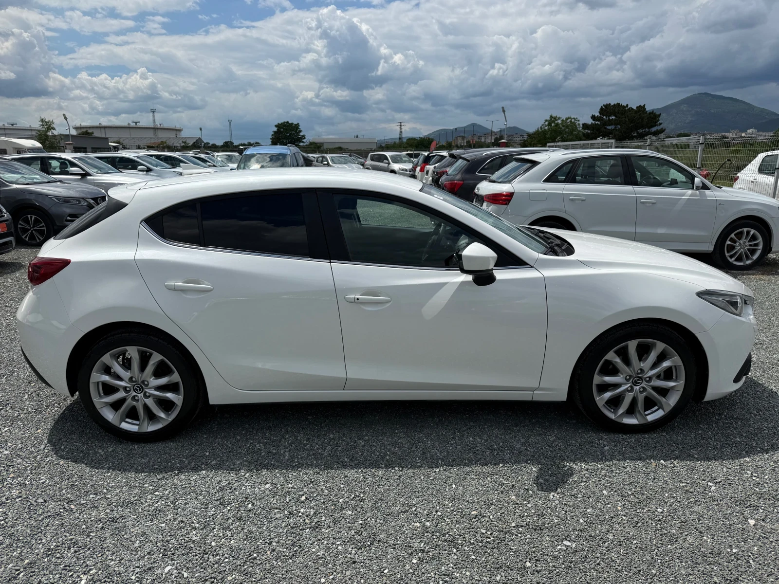 Mazda 3 (KATO НОВА) - изображение 4