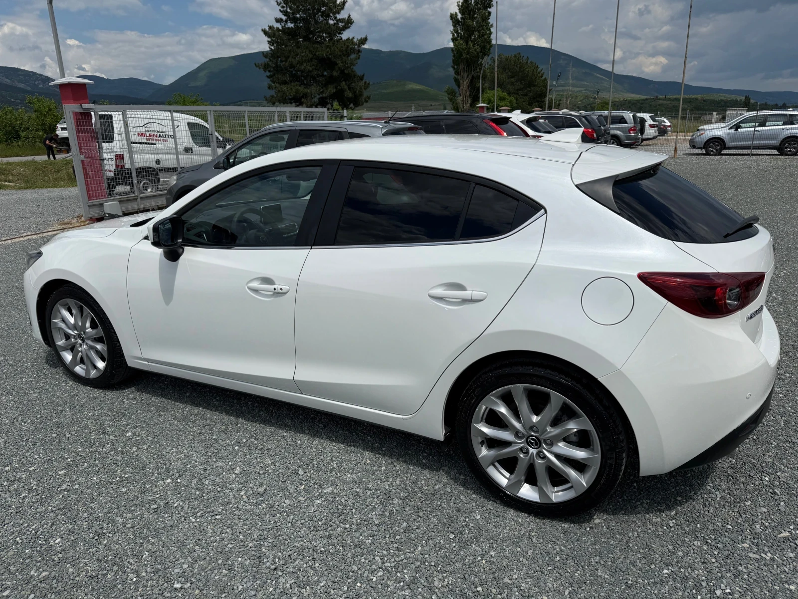 Mazda 3 (KATO НОВА) - изображение 9
