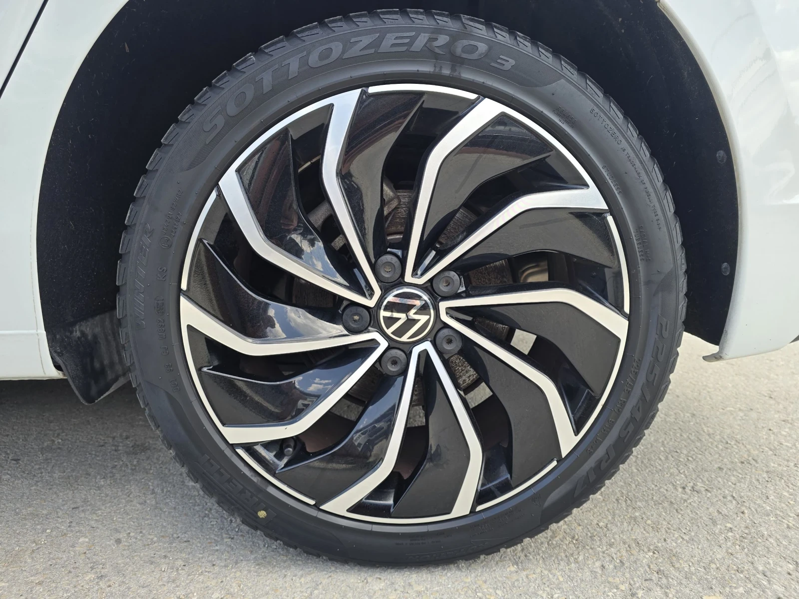 VW Golf 1.5eTSI 130к.с STYLE  - изображение 9