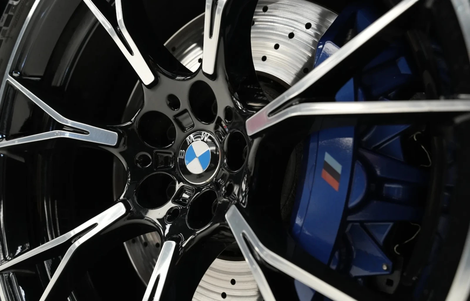 BMW M5 xDrive - изображение 5