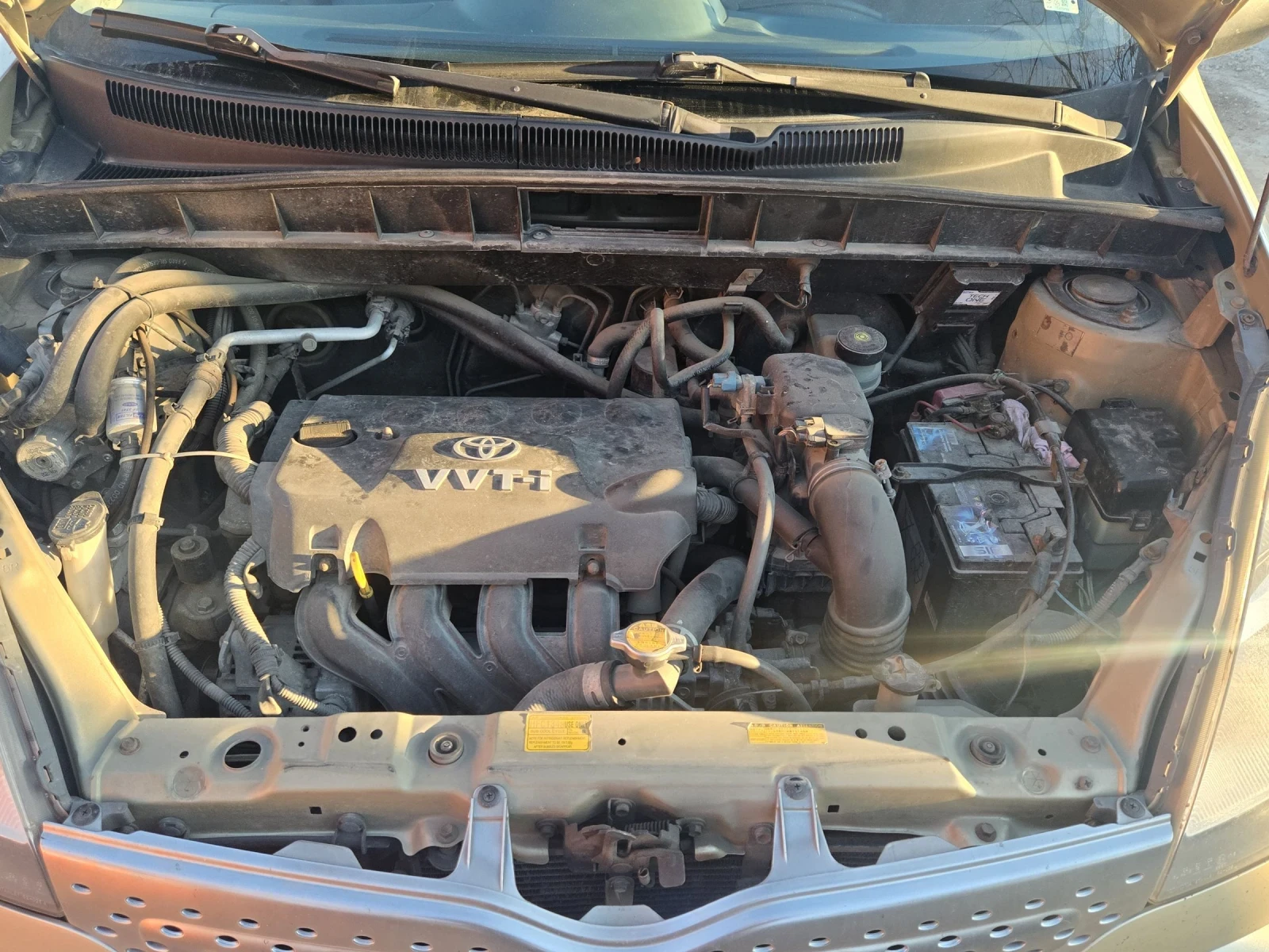 Toyota Yaris verso 1.3 АГУ , снимка 8 - Автомобили и джипове - 53773746