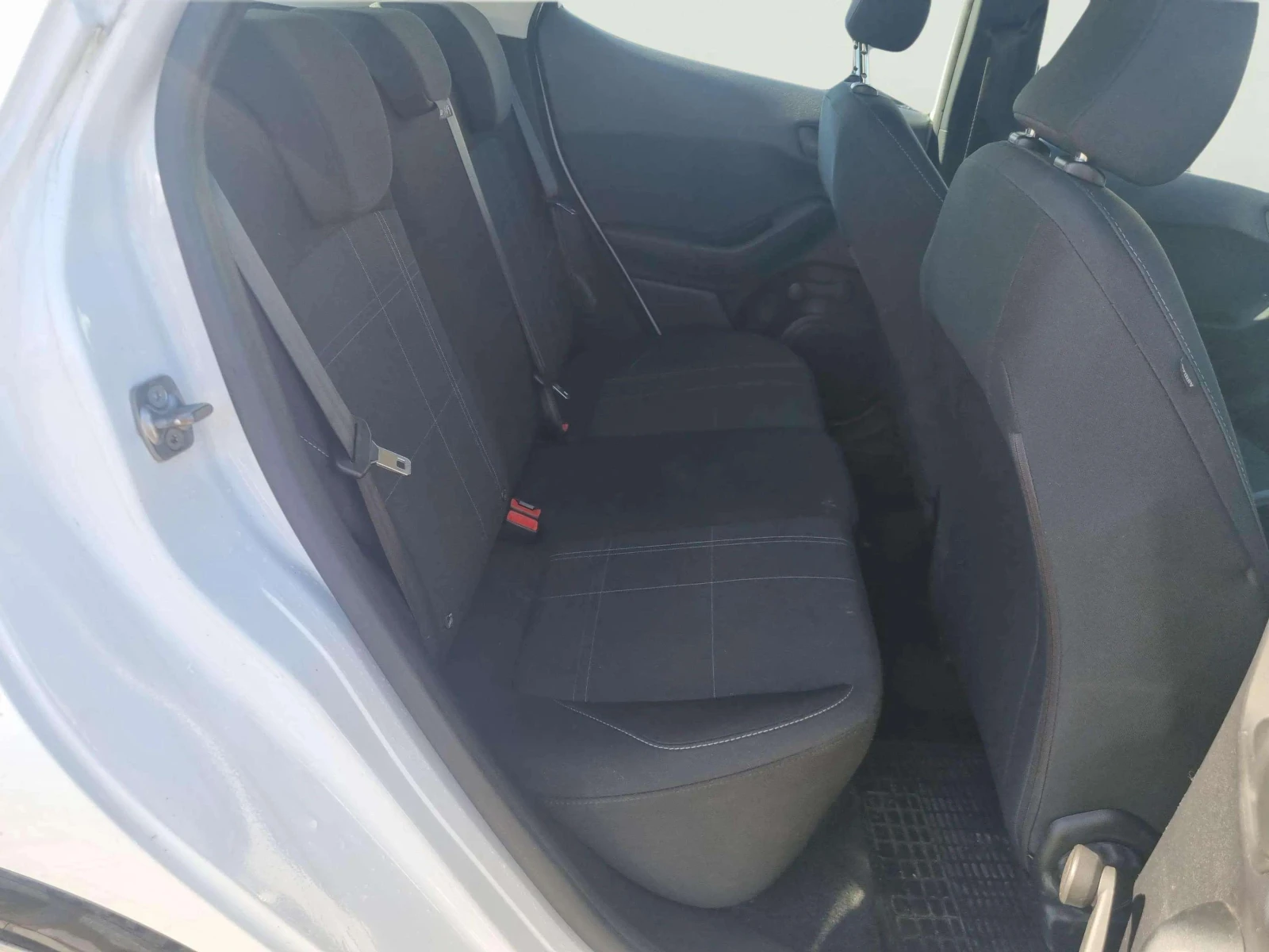 Ford Fiesta 1.1L, снимка 14 - Автомобили и джипове - 53880476