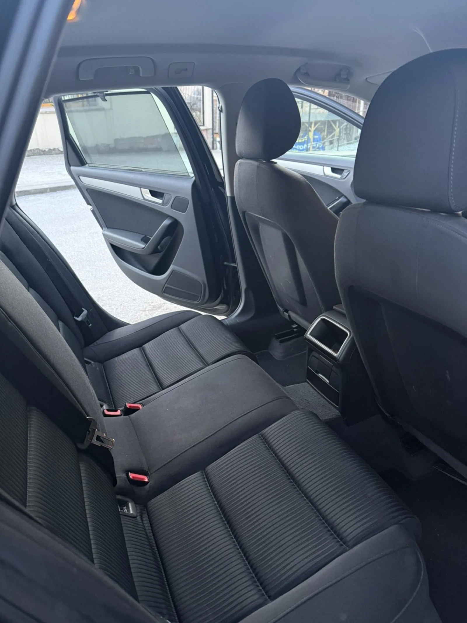 Audi A4 2.0TDI LED, снимка 10 - Автомобили и джипове - 54057705