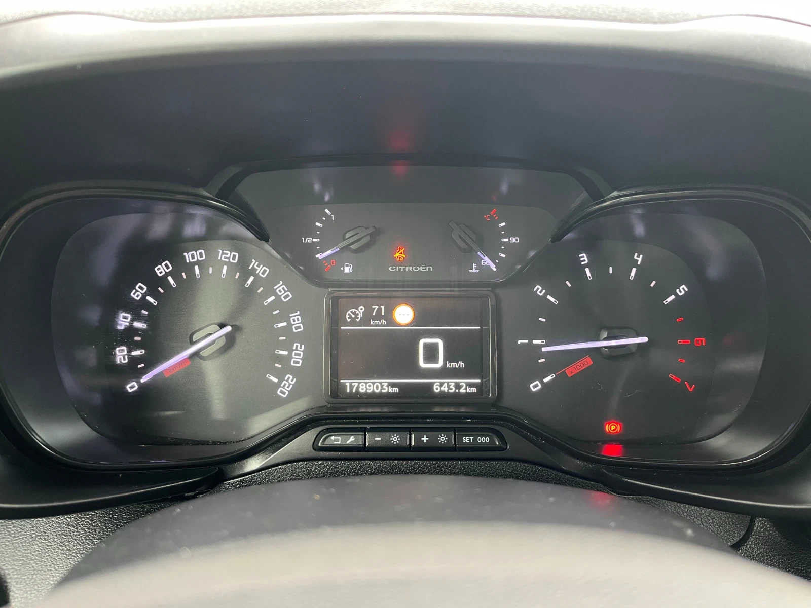 Citroen Berlingo 5 места, снимка 14 - Автомобили и джипове - 54350631