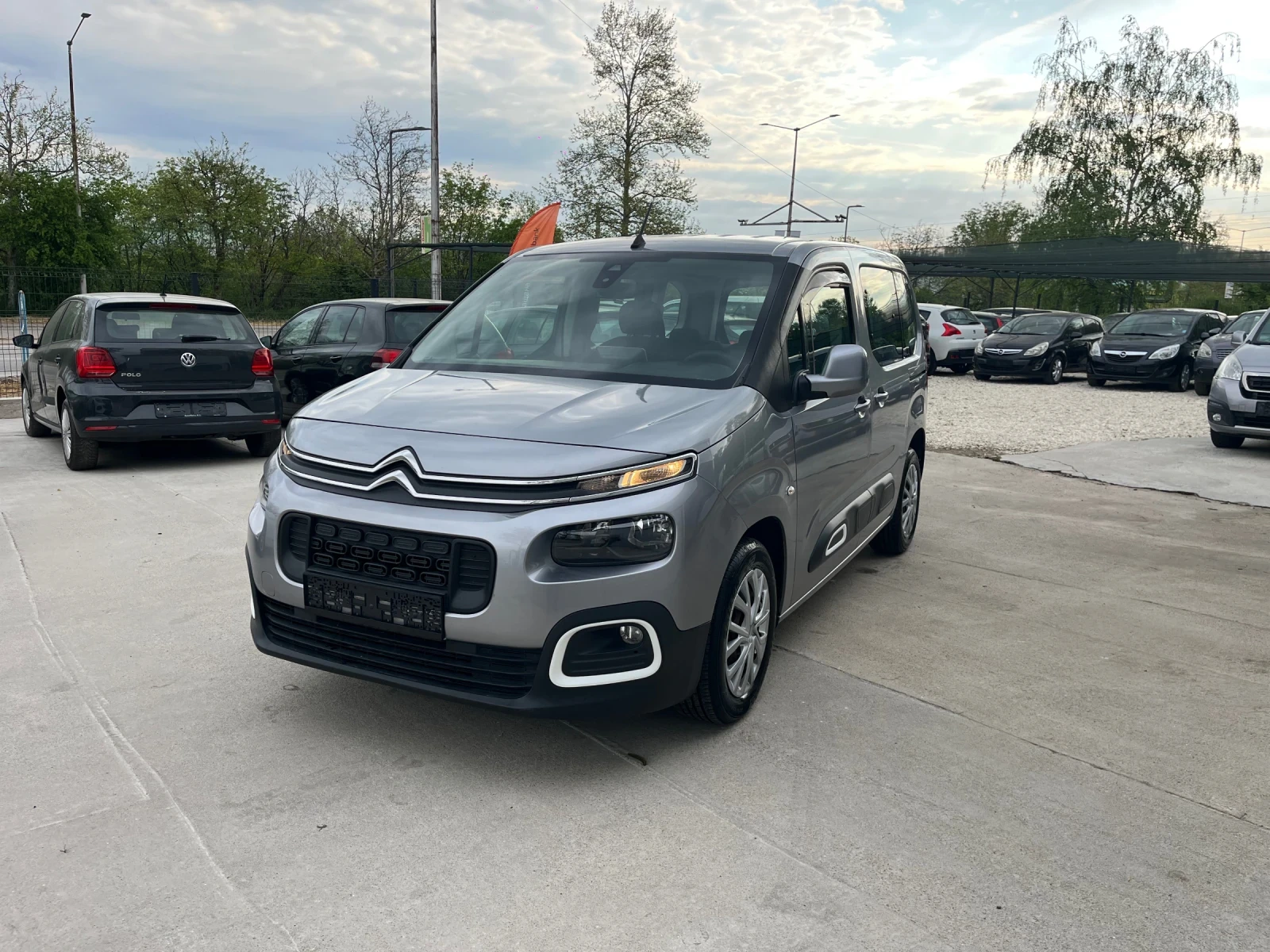 Citroen Berlingo 5 места, снимка 2 - Автомобили и джипове - 54350631