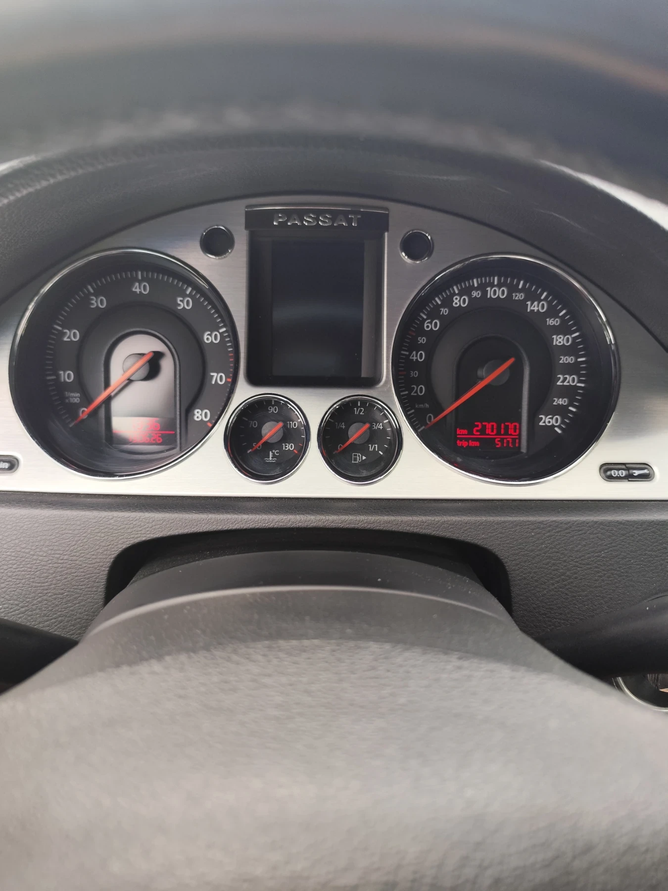 VW Passat Комби, снимка 8 - Автомобили и джипове - 54895186