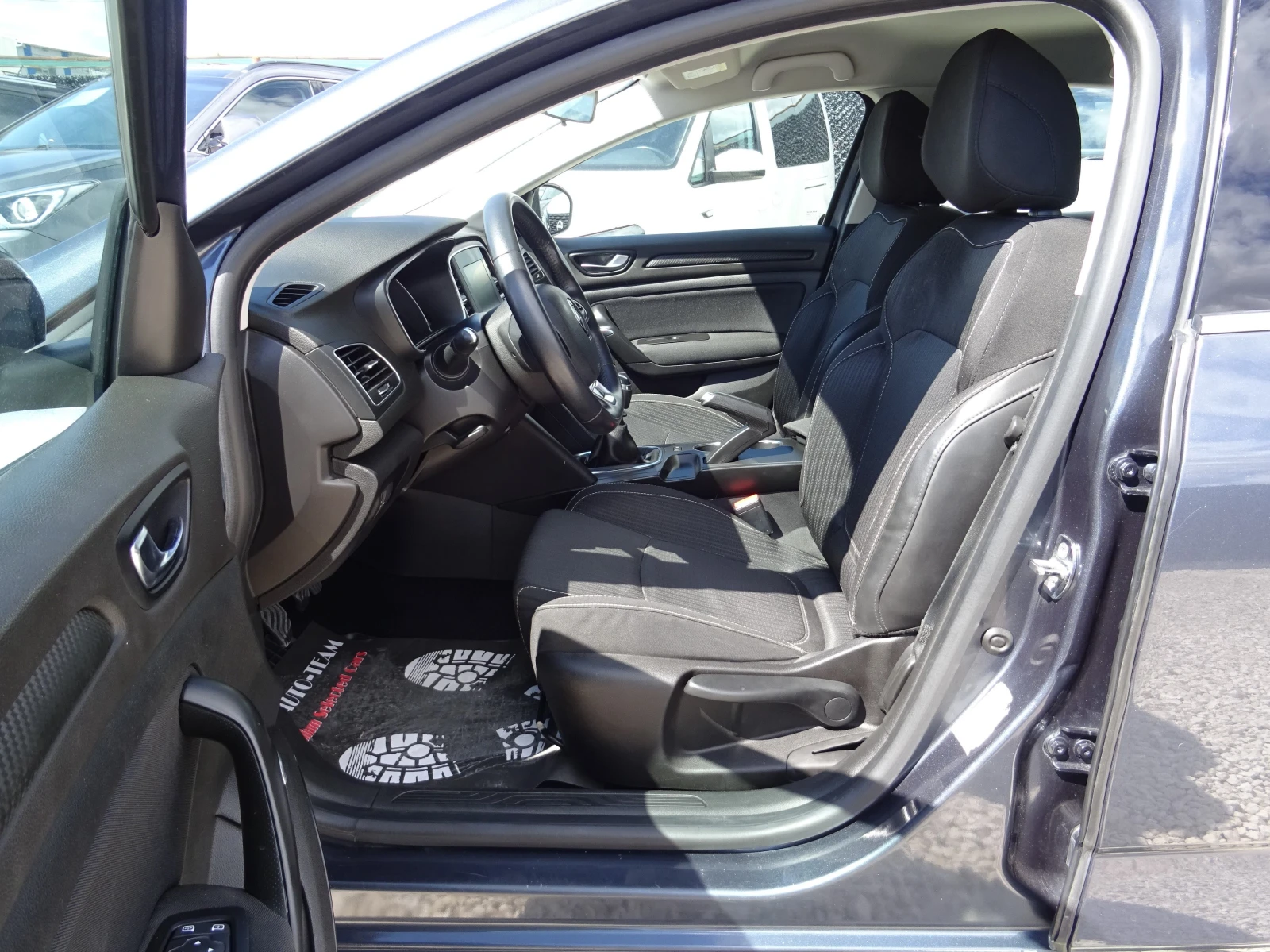 Renault Megane, снимка 10 - Автомобили и джипове - 55991568