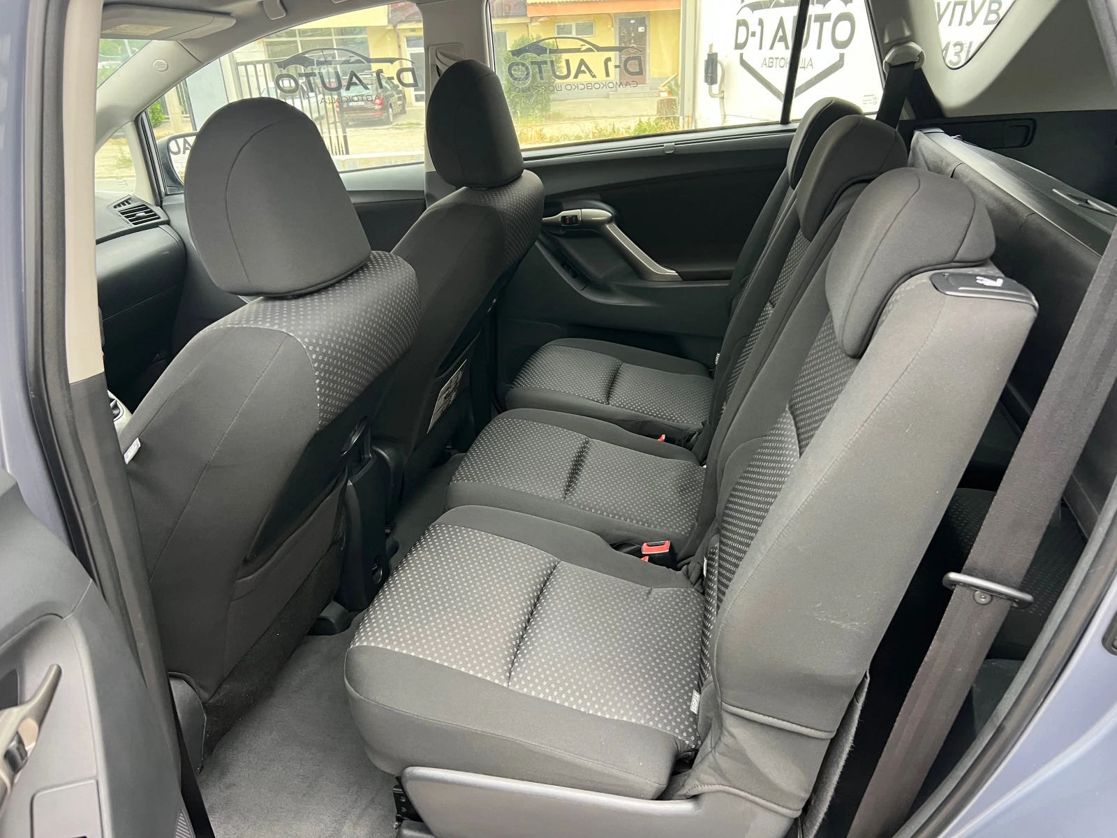 Toyota Verso 1.8 6+ 1м.-FULL, снимка 12 - Автомобили и джипове - 56086118