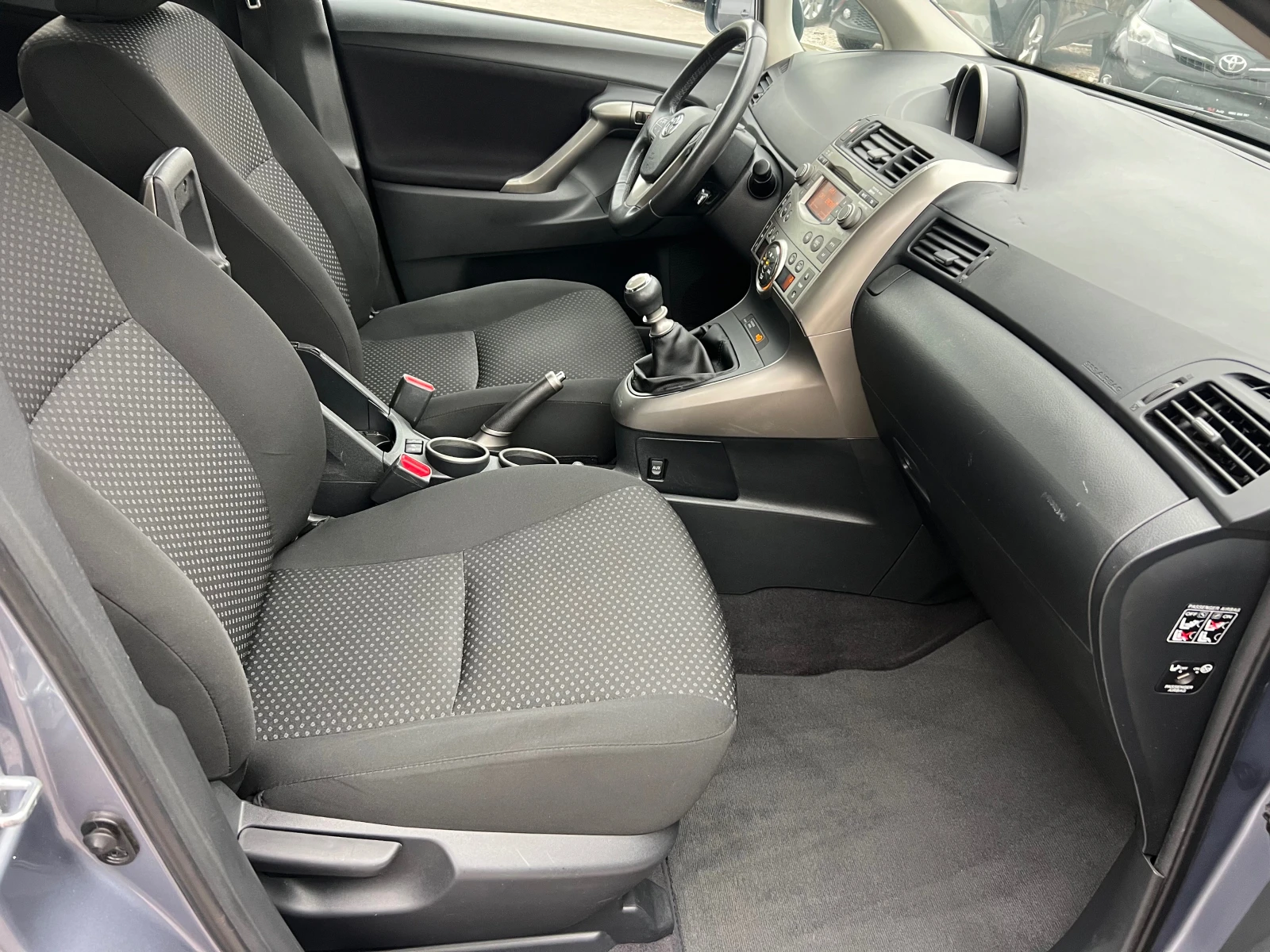 Toyota Verso 1.8 6+ 1м.-FULL, снимка 11 - Автомобили и джипове - 56086118