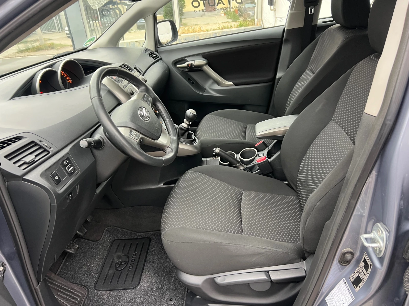 Toyota Verso 1.8 6+ 1м.-FULL, снимка 9 - Автомобили и джипове - 56086118