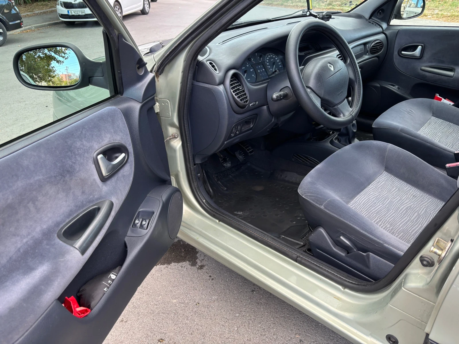 Renault Megane, снимка 7 - Автомобили и джипове - 56229865