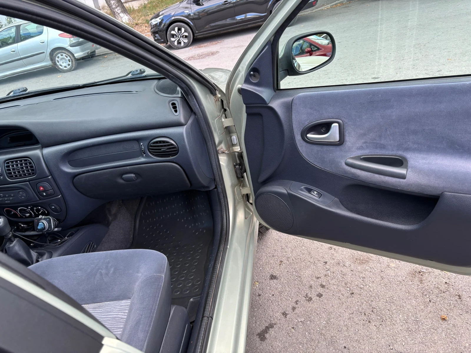 Renault Megane, снимка 8 - Автомобили и джипове - 56229865