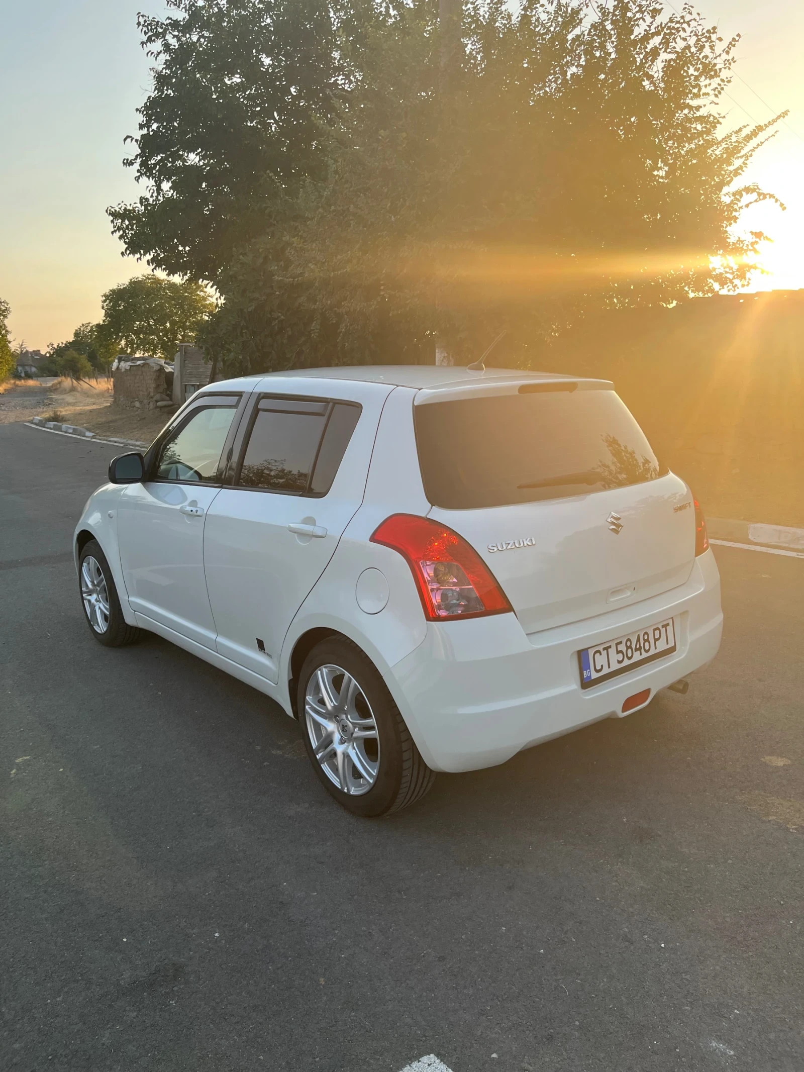 Suzuki Swift Бензин-газ, снимка 4 - Автомобили и джипове - 56247319