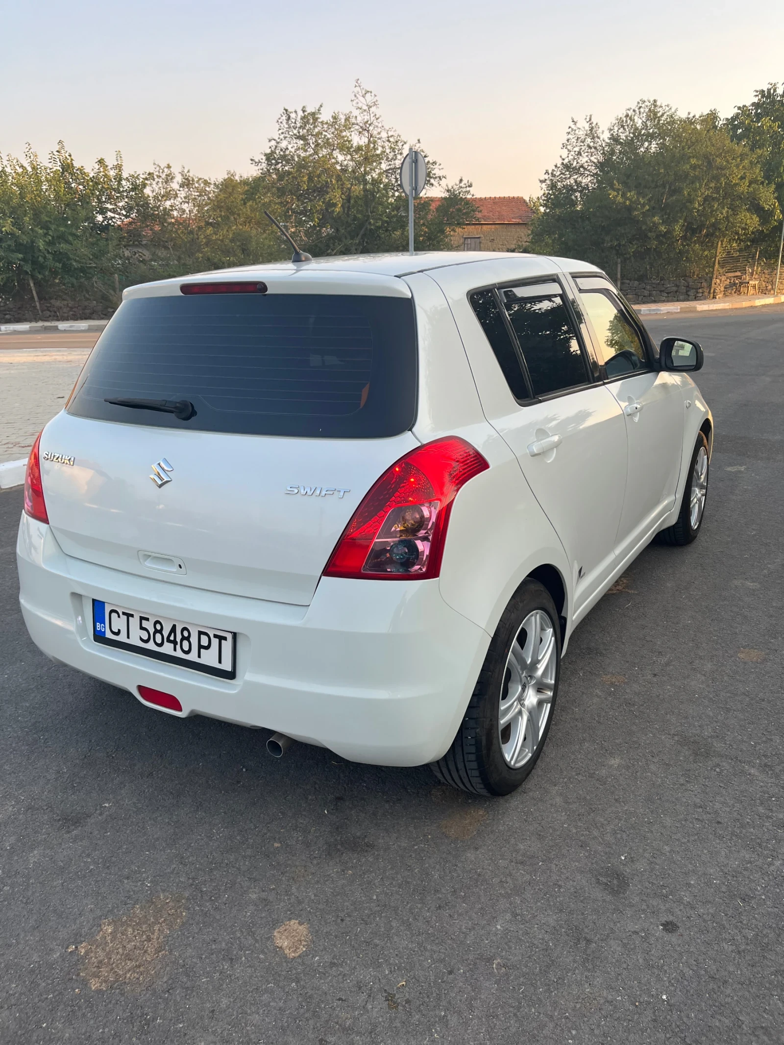 Suzuki Swift Бензин-газ, снимка 3 - Автомобили и джипове - 56247319