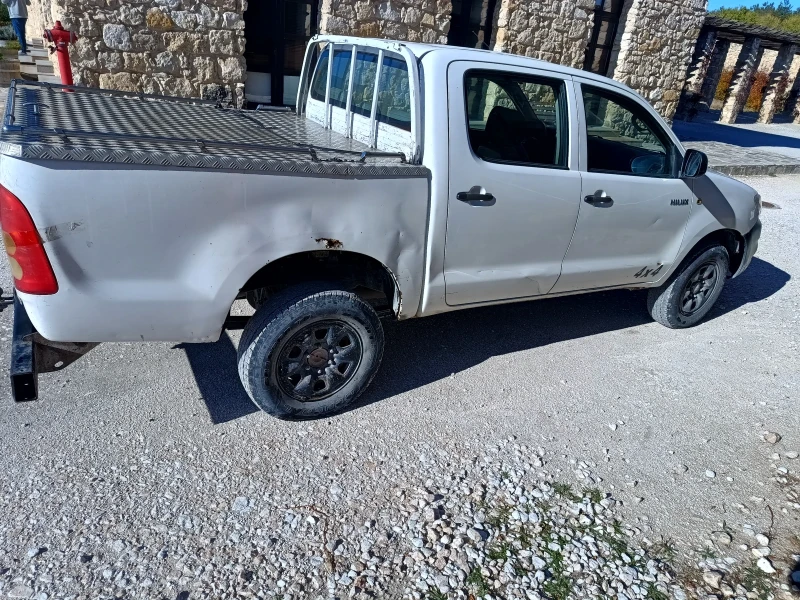 Toyota Hilux Дизел, снимка 3 - Автомобили и джипове - 47432659