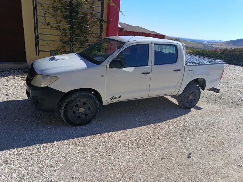 Toyota Hilux Дизел, снимка 15 - Автомобили и джипове - 47432659