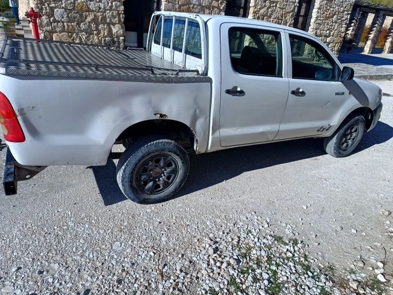 Toyota Hilux Дизел, снимка 2 - Автомобили и джипове - 47432659